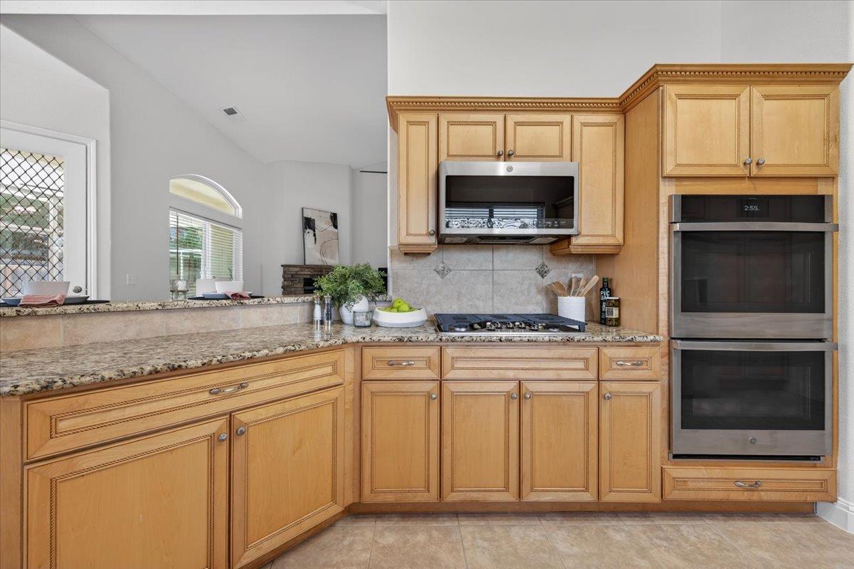 103 W Polson Ave, Clovis, CA 93612