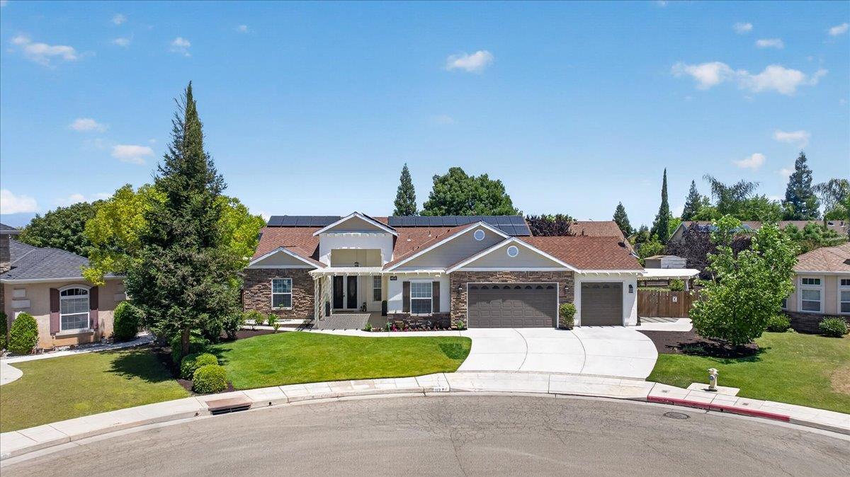 103 W Polson Ave, Clovis, CA 93612