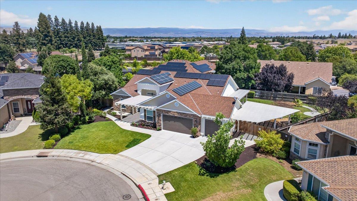 103 W Polson Ave, Clovis, CA 93612