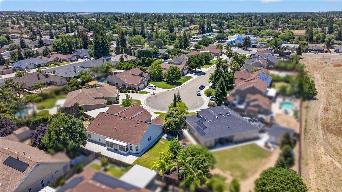 103 W Polson Ave, Clovis, CA 93612