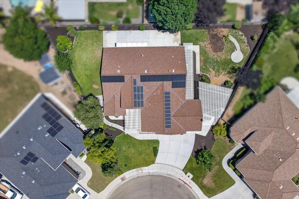 103 W Polson Ave, Clovis, CA 93612