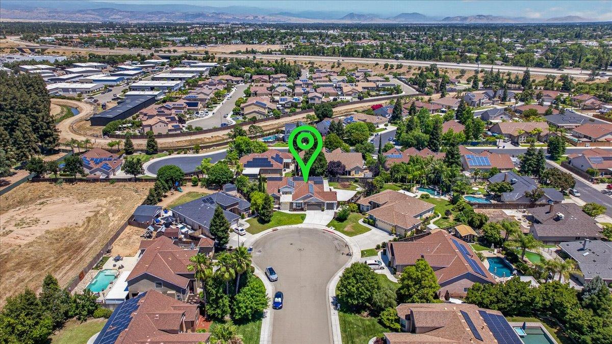 103 W Polson Ave, Clovis, CA 93612