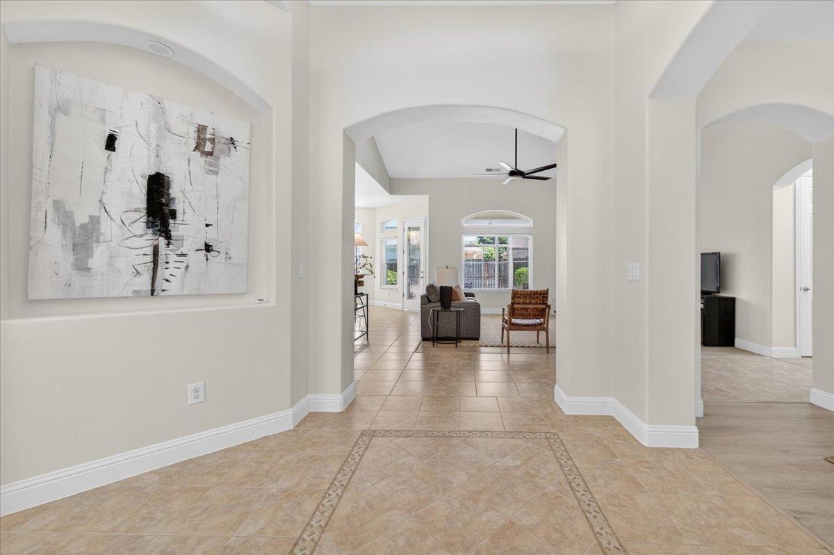 103 W Polson Ave, Clovis, CA 93612
