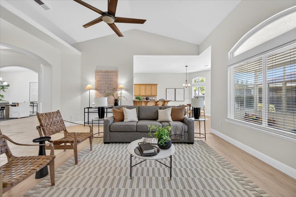 103 W Polson Ave, Clovis, CA 93612