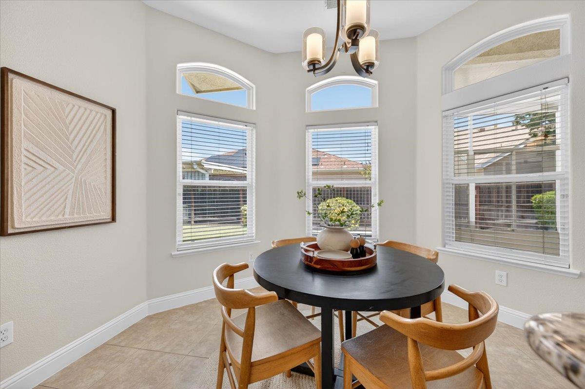 103 W Polson Ave, Clovis, CA 93612