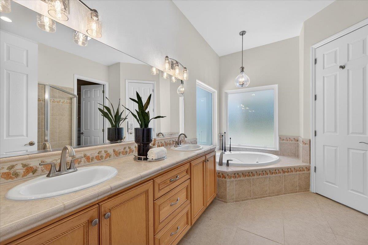 103 W Polson Ave, Clovis, CA 93612