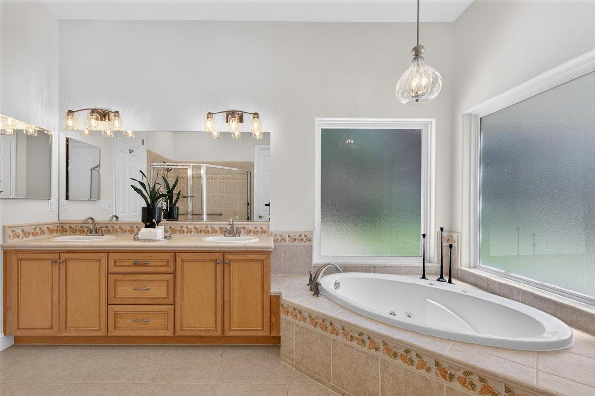 103 W Polson Ave, Clovis, CA 93612