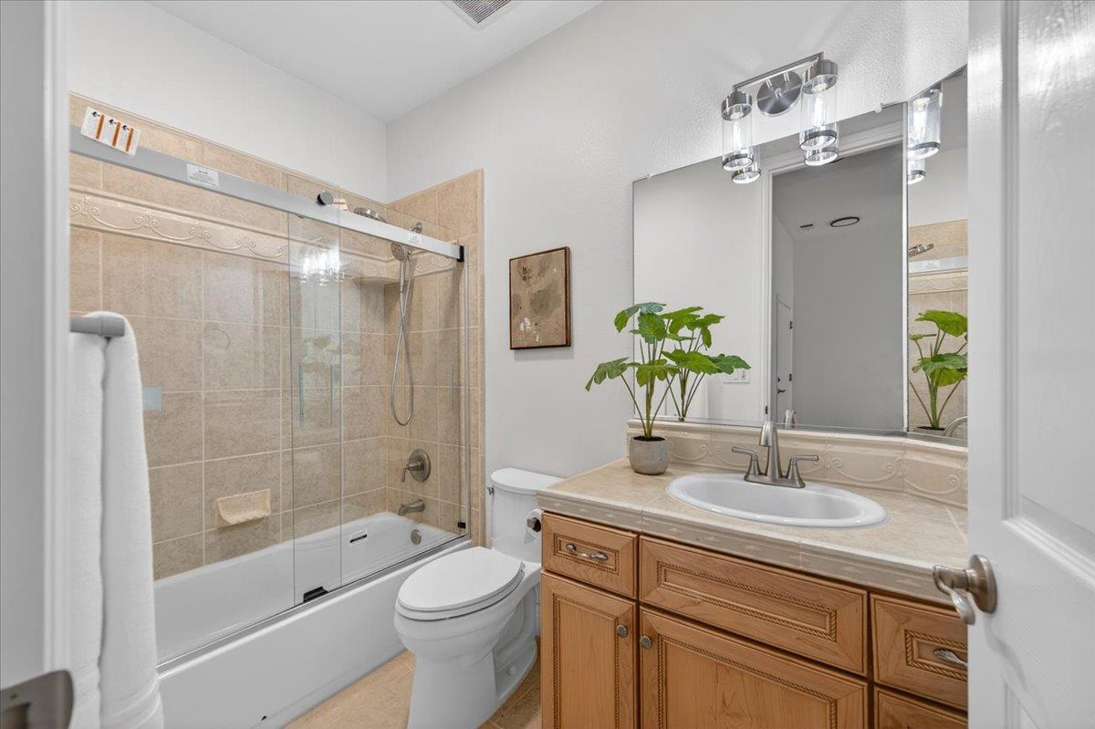 103 W Polson Ave, Clovis, CA 93612