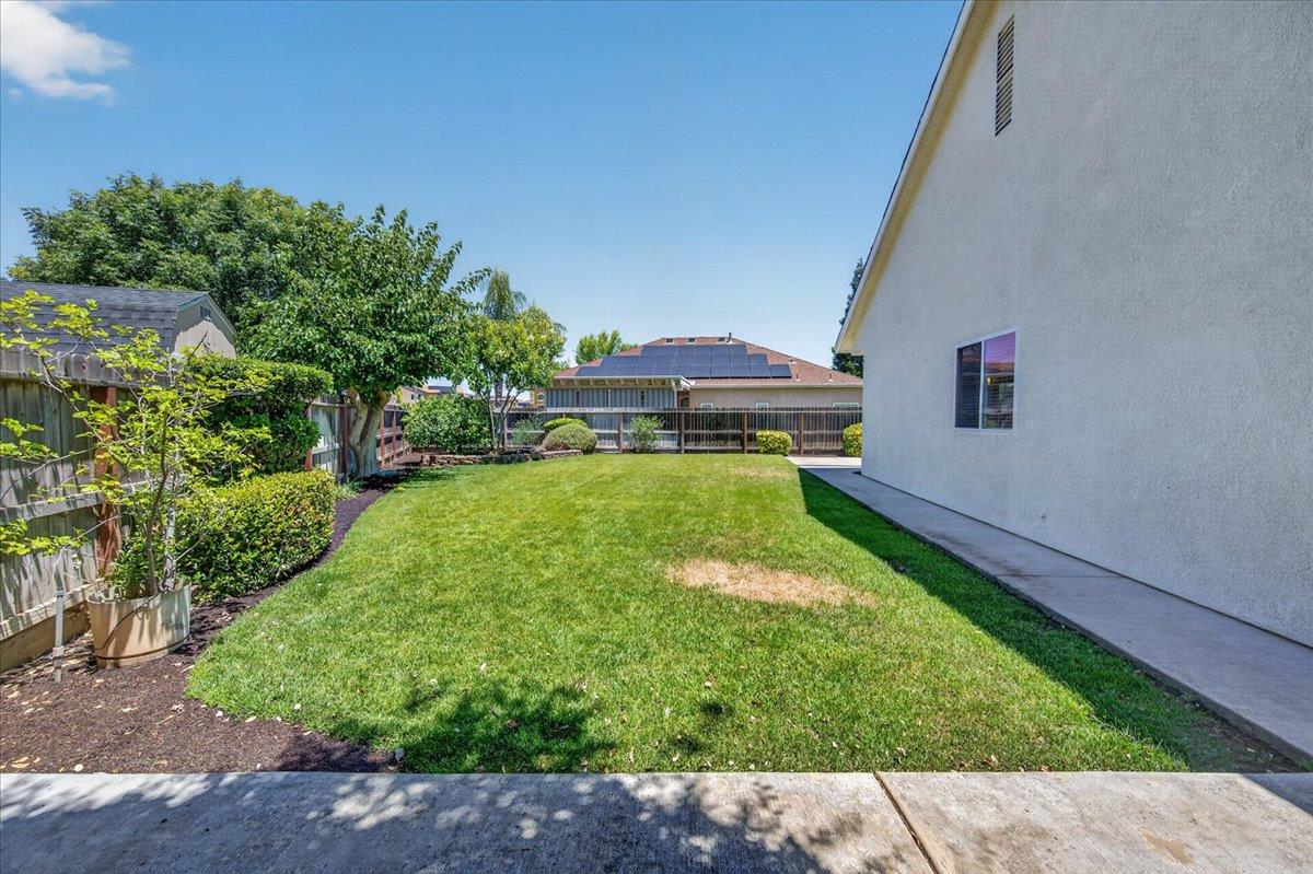 103 W Polson Ave, Clovis, CA 93612