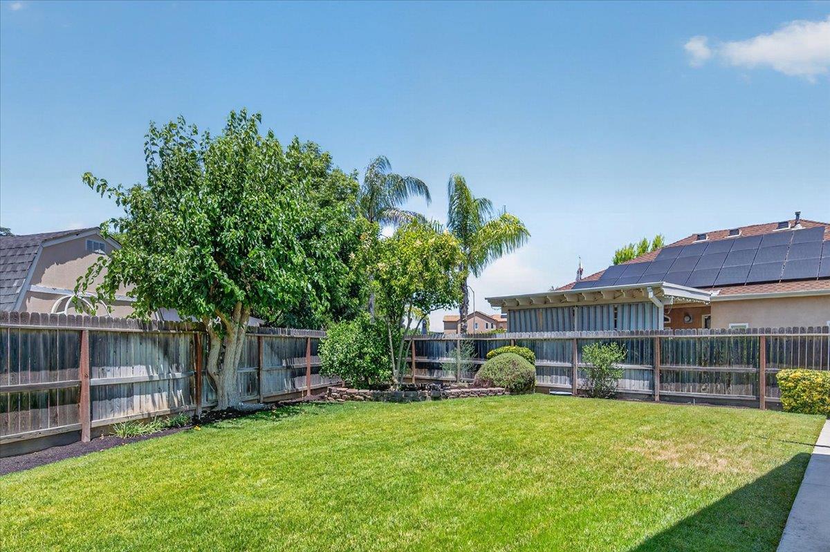 103 W Polson Ave, Clovis, CA 93612