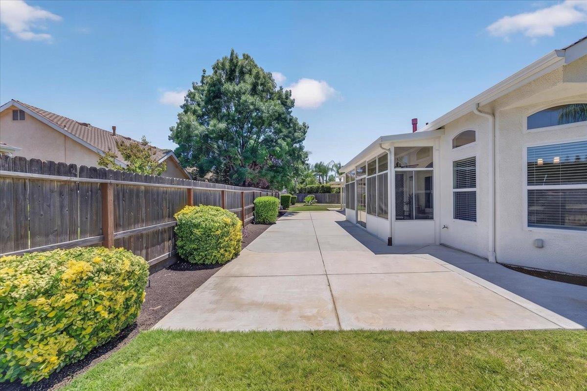 103 W Polson Ave, Clovis, CA 93612