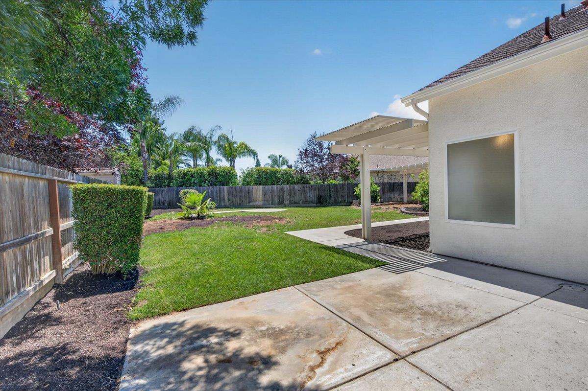 103 W Polson Ave, Clovis, CA 93612