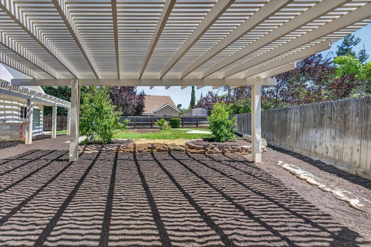 103 W Polson Ave, Clovis, CA 93612