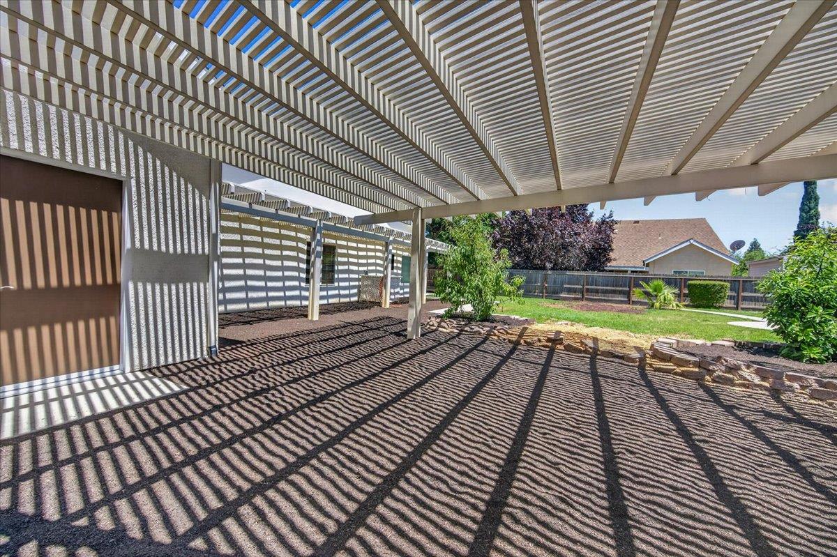 103 W Polson Ave, Clovis, CA 93612