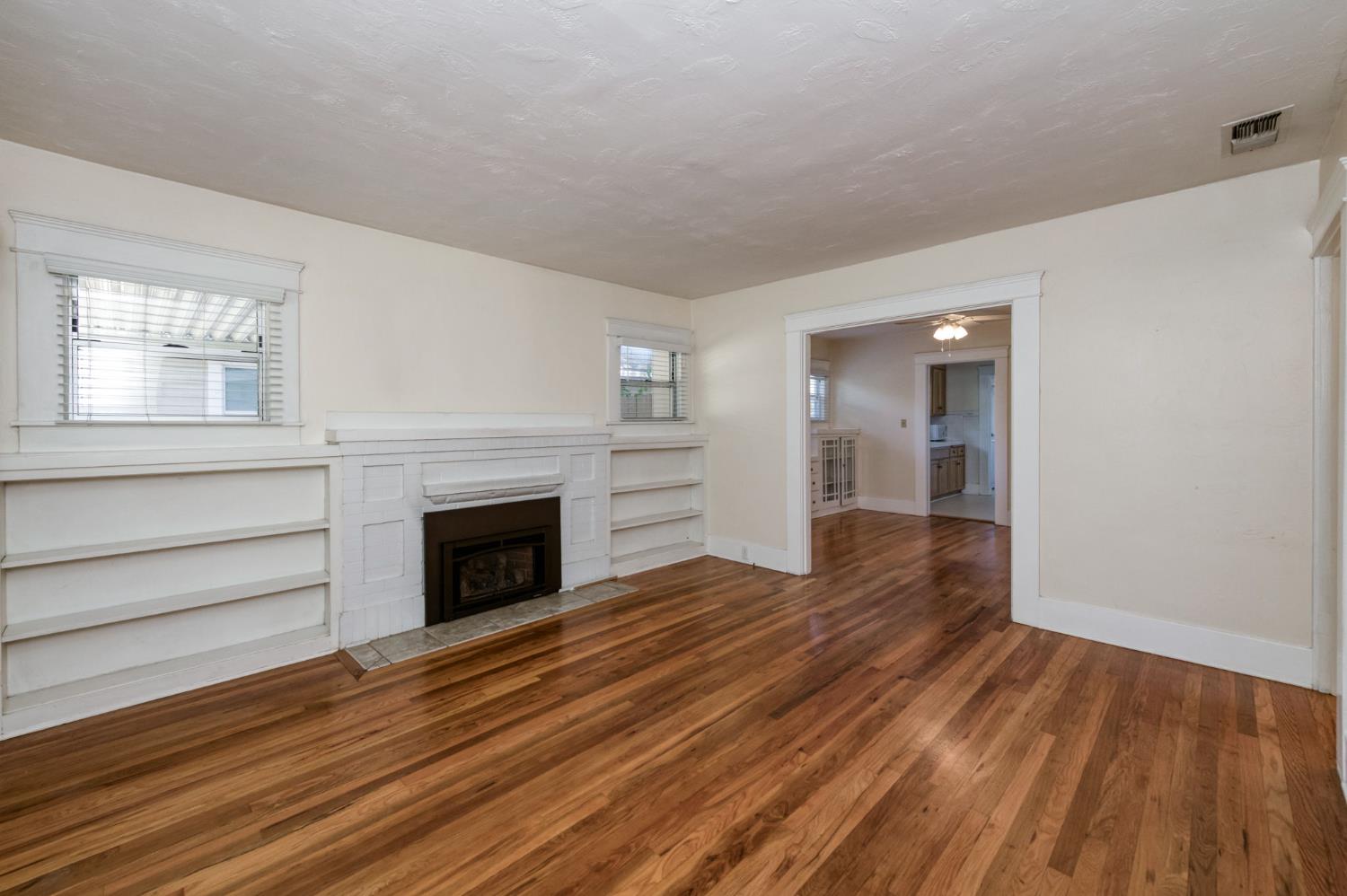 546 E Michigan Ave, Fresno, CA 93704