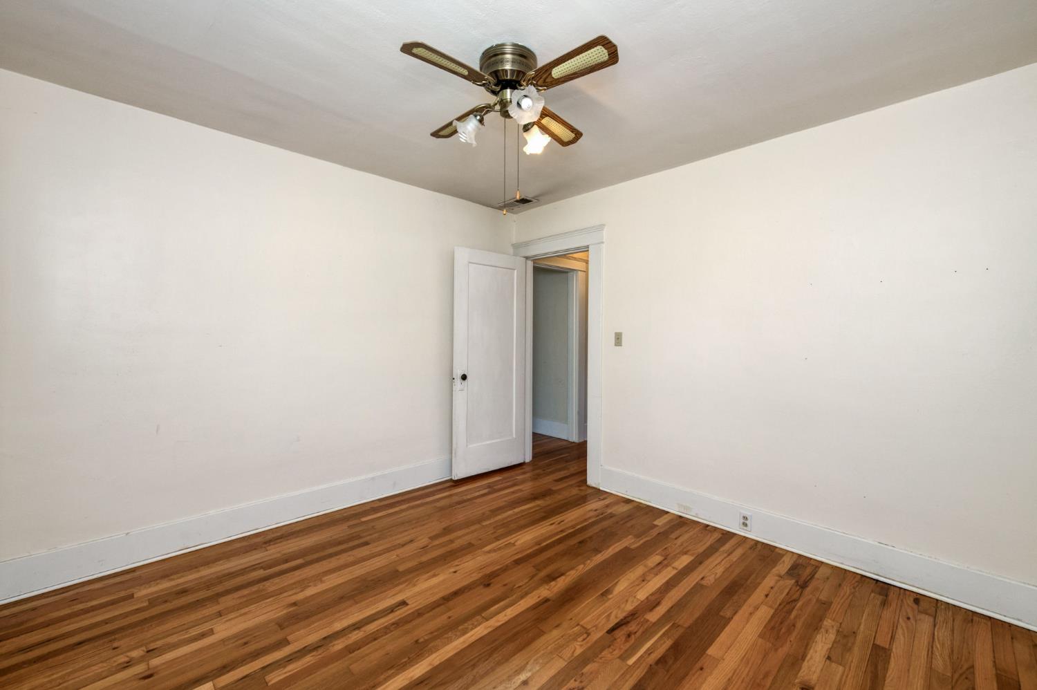 546 E Michigan Ave, Fresno, CA 93704