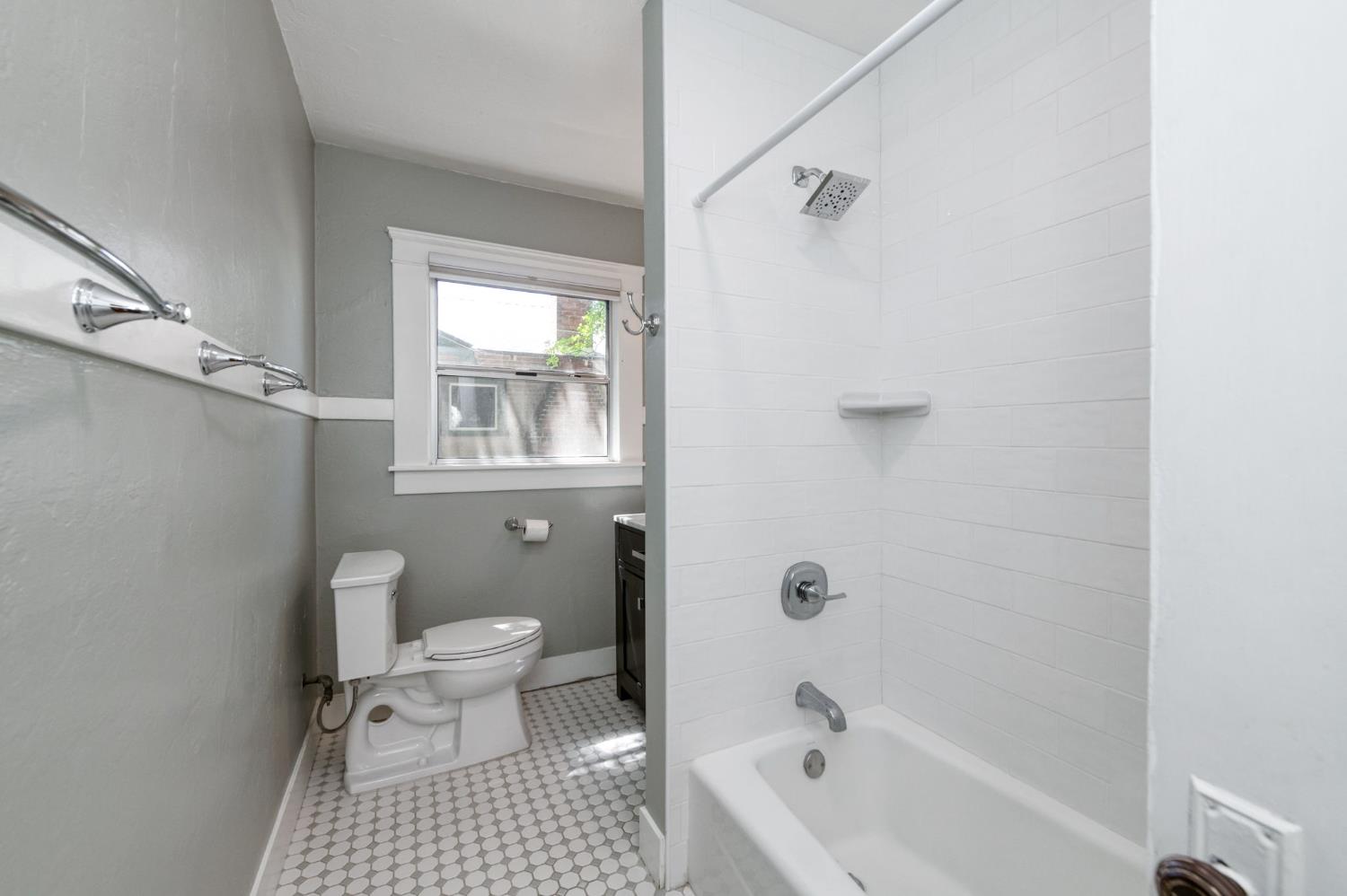 546 E Michigan Ave, Fresno, CA 93704