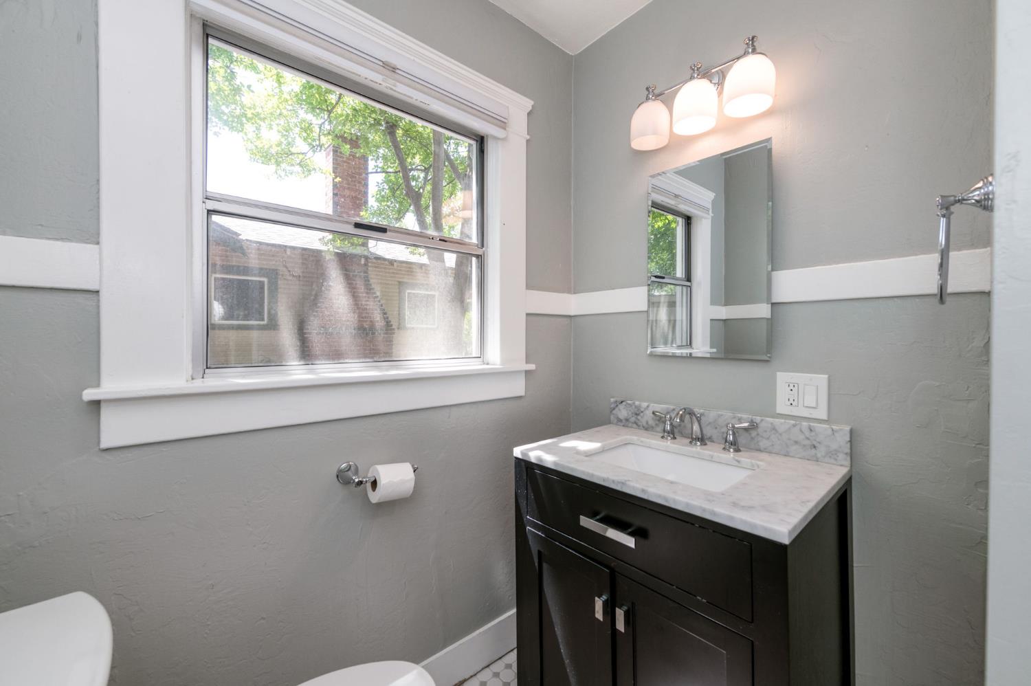 546 E Michigan Ave, Fresno, CA 93704