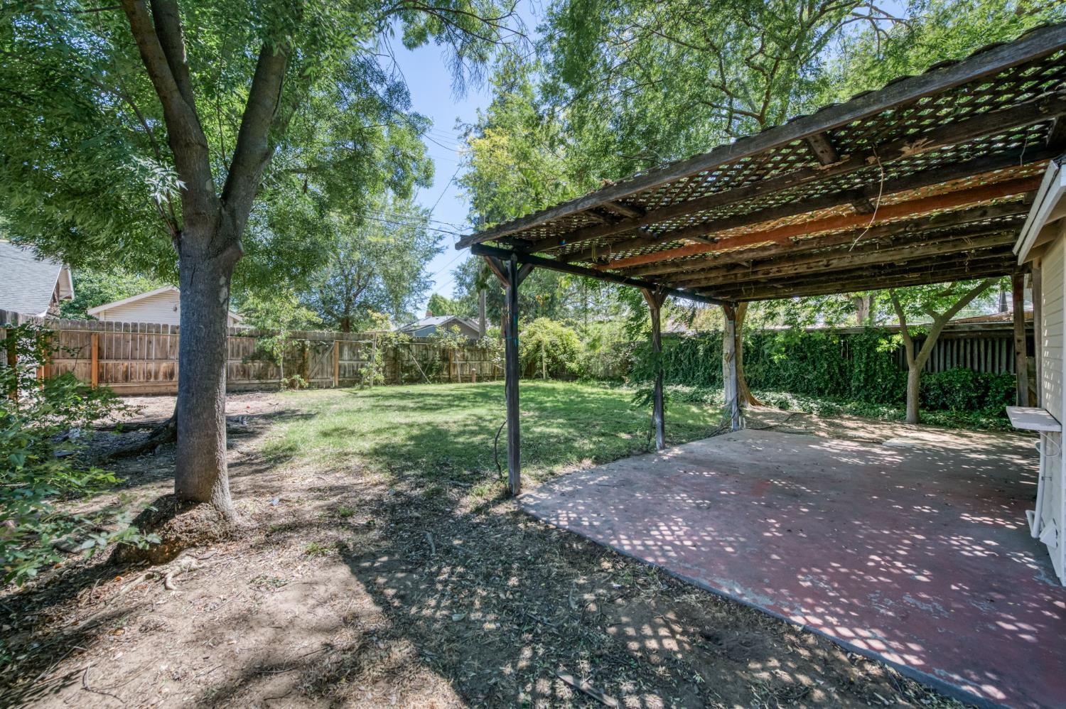 546 E Michigan Ave, Fresno, CA 93704