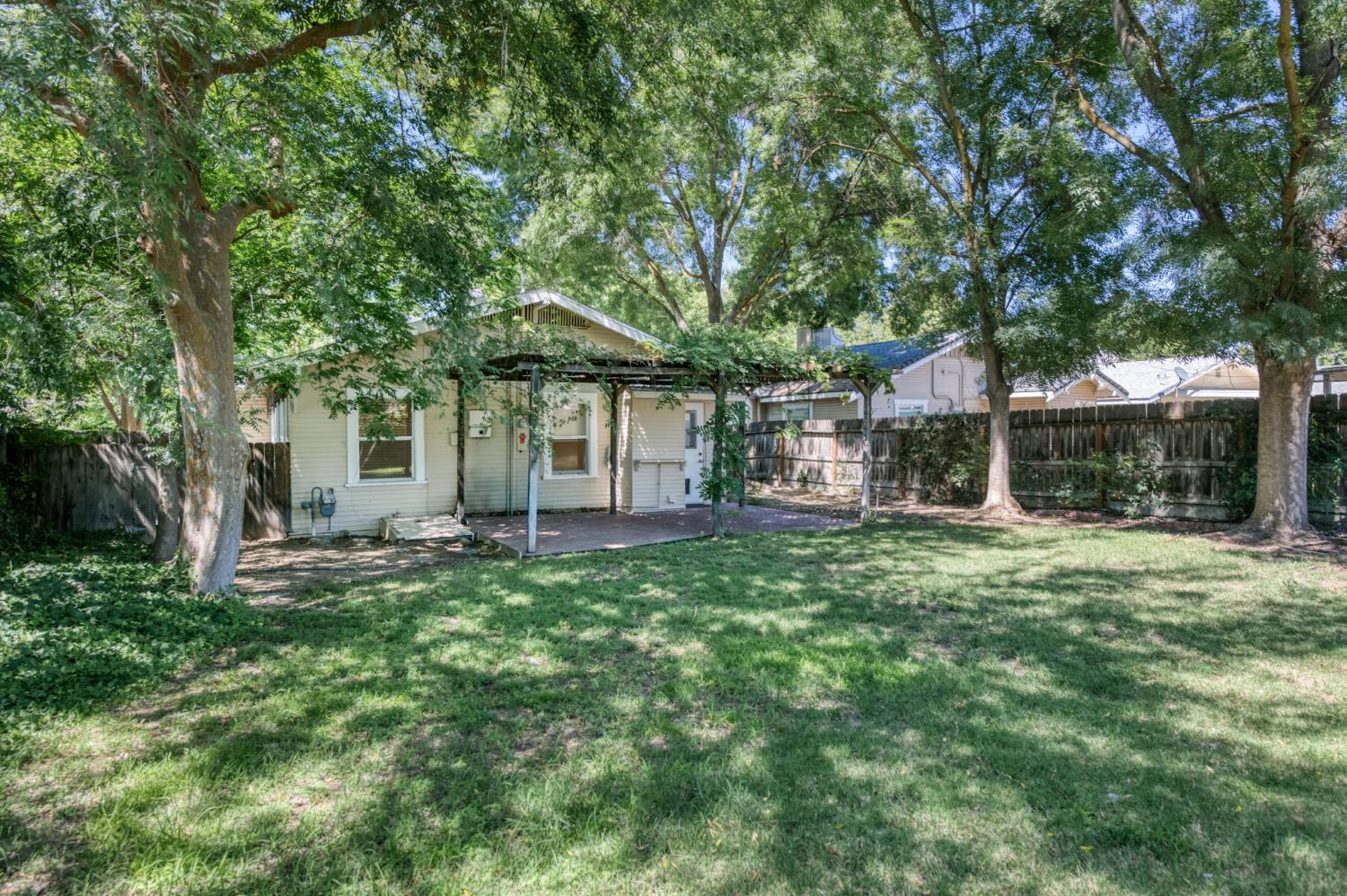 546 E Michigan Ave, Fresno, CA 93704