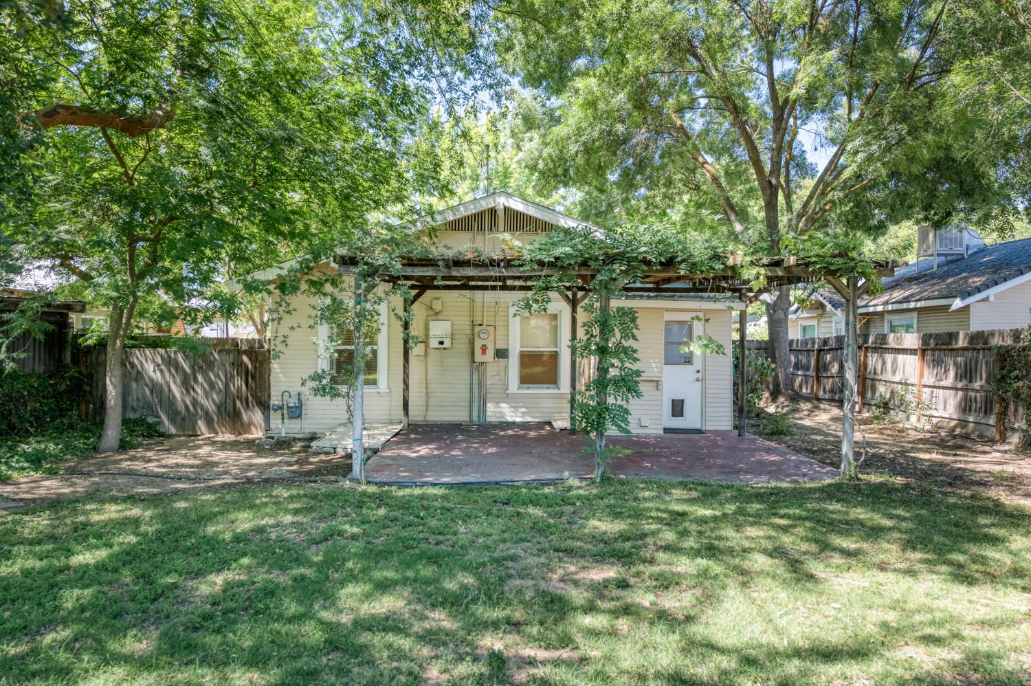 546 E Michigan Ave, Fresno, CA 93704