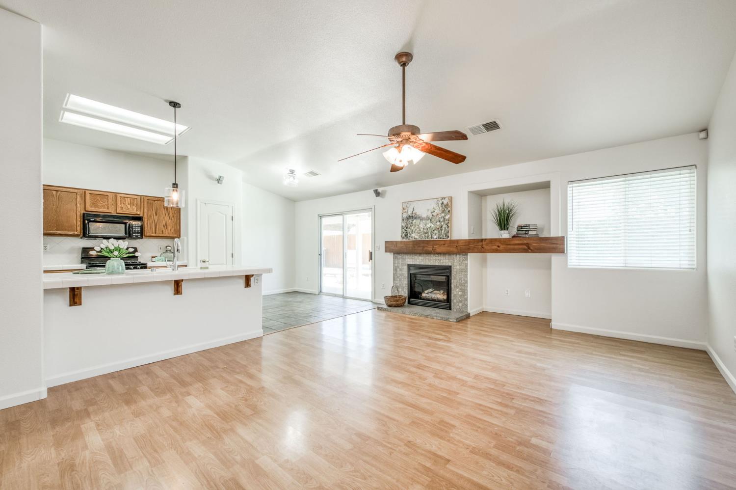 4829 W Cherry Ct, Visalia, CA 93277