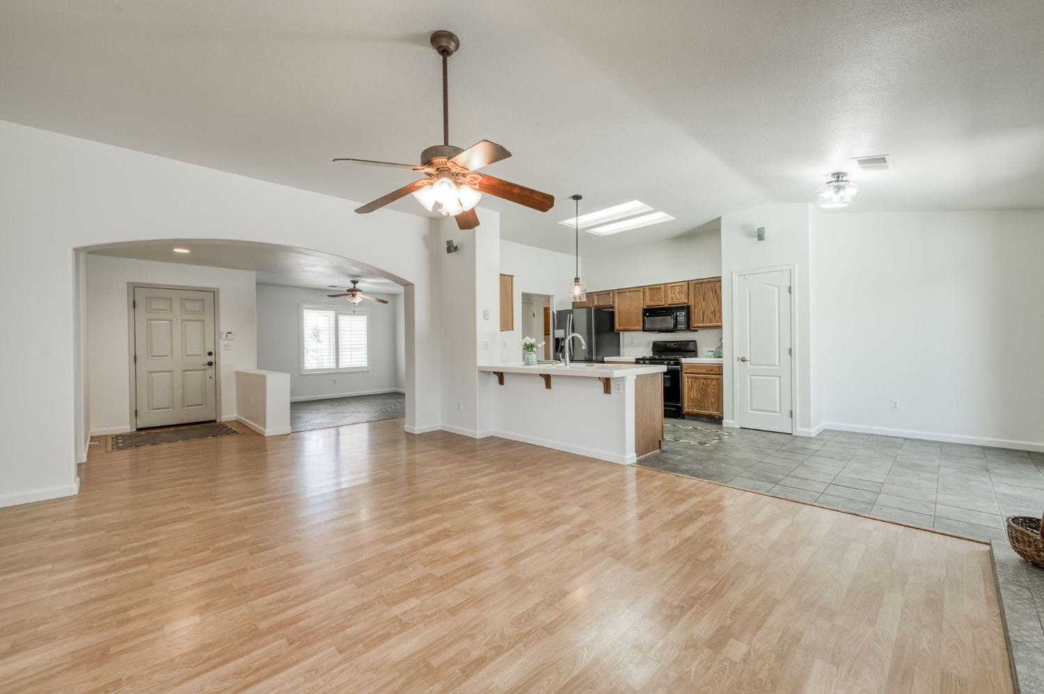 4829 W Cherry Ct, Visalia, CA 93277
