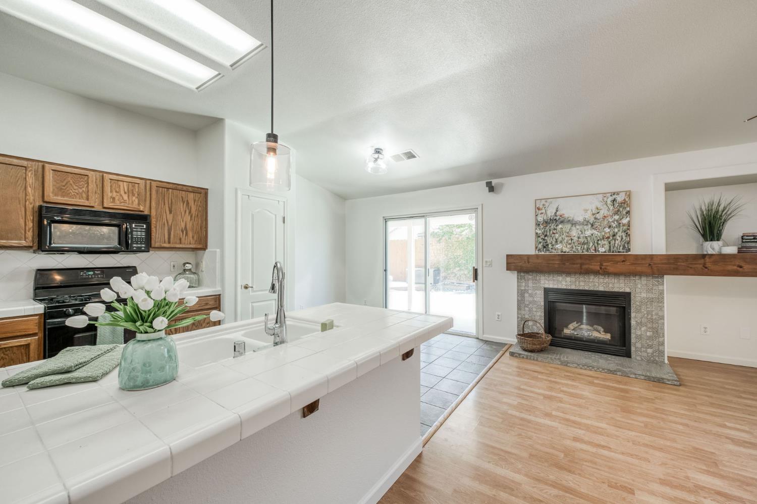 4829 W Cherry Ct, Visalia, CA 93277