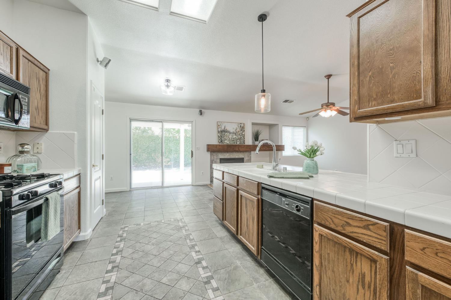 4829 W Cherry Ct, Visalia, CA 93277