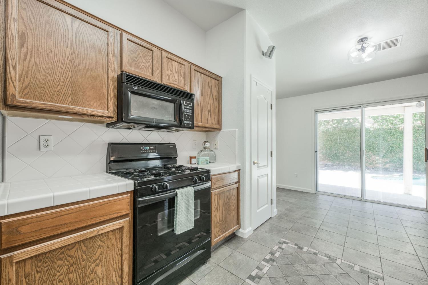 4829 W Cherry Ct, Visalia, CA 93277