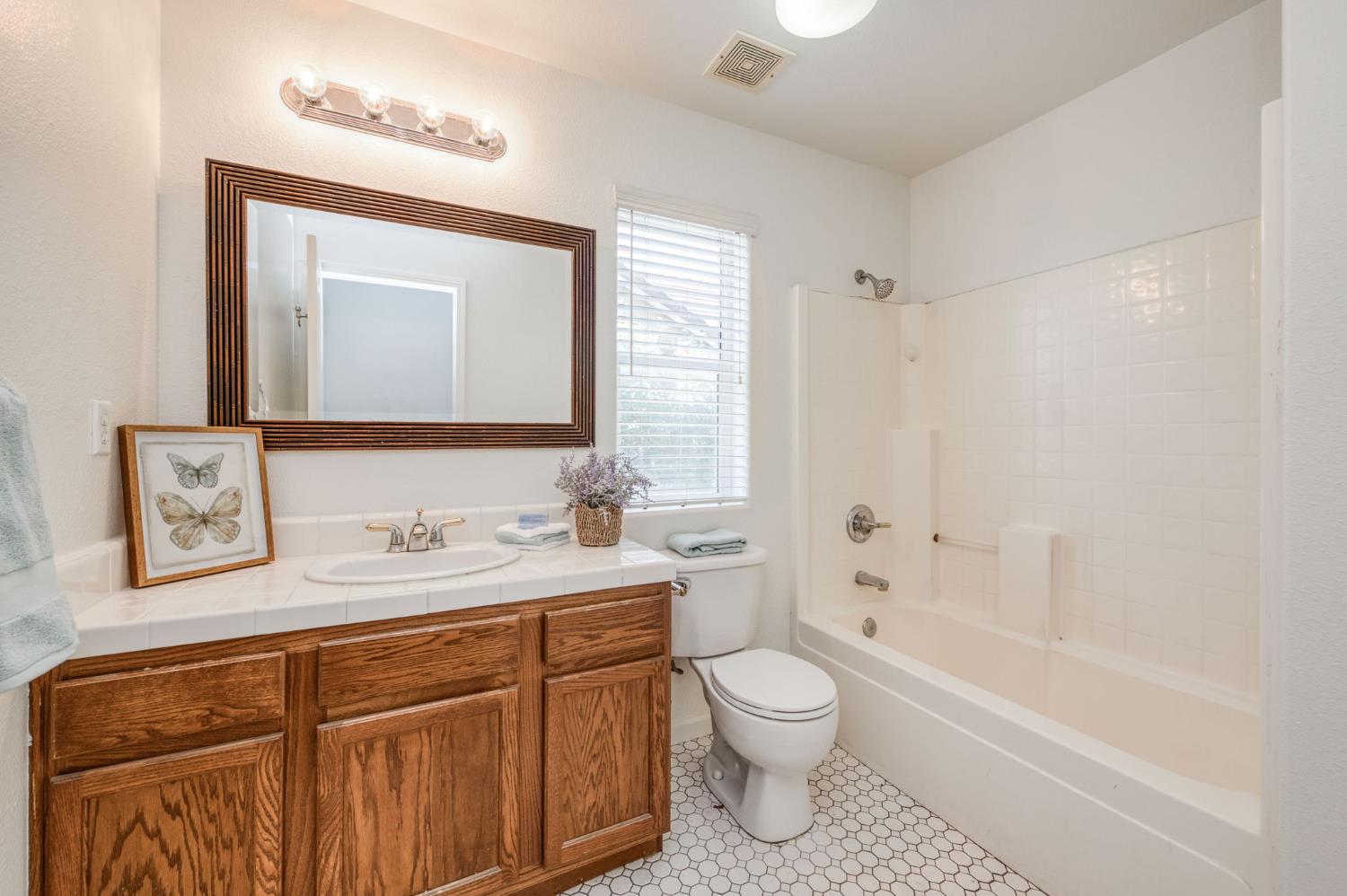 4829 W Cherry Ct, Visalia, CA 93277
