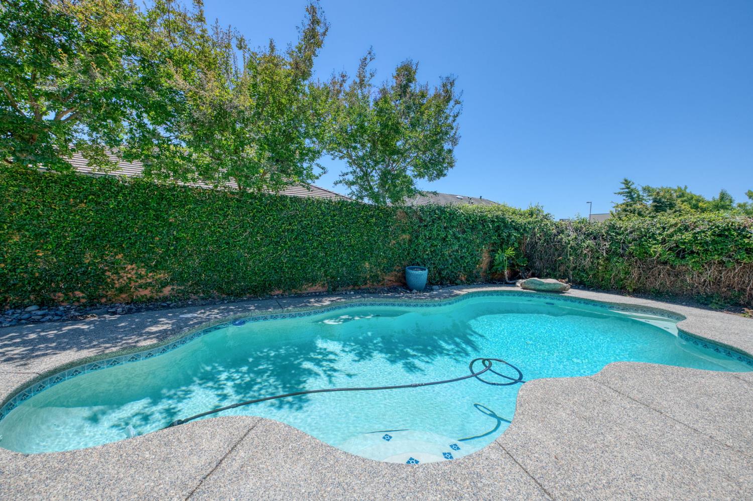 4829 W Cherry Ct, Visalia, CA 93277