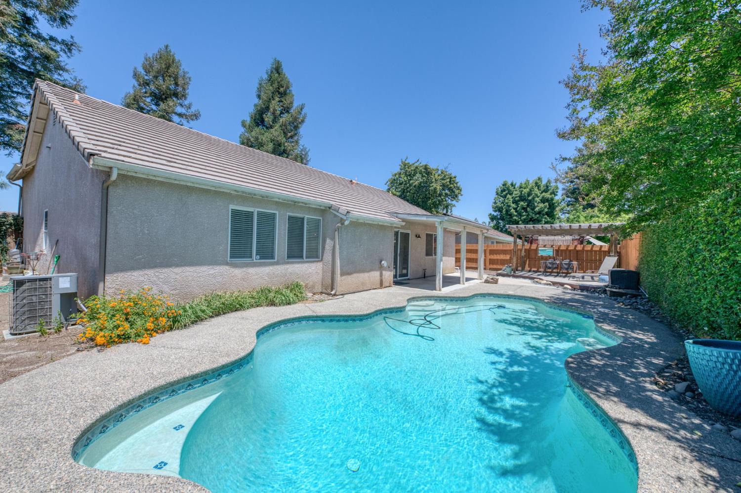 4829 W Cherry Ct, Visalia, CA 93277