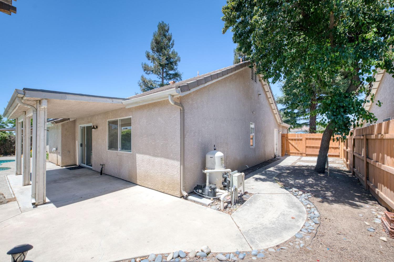 4829 W Cherry Ct, Visalia, CA 93277
