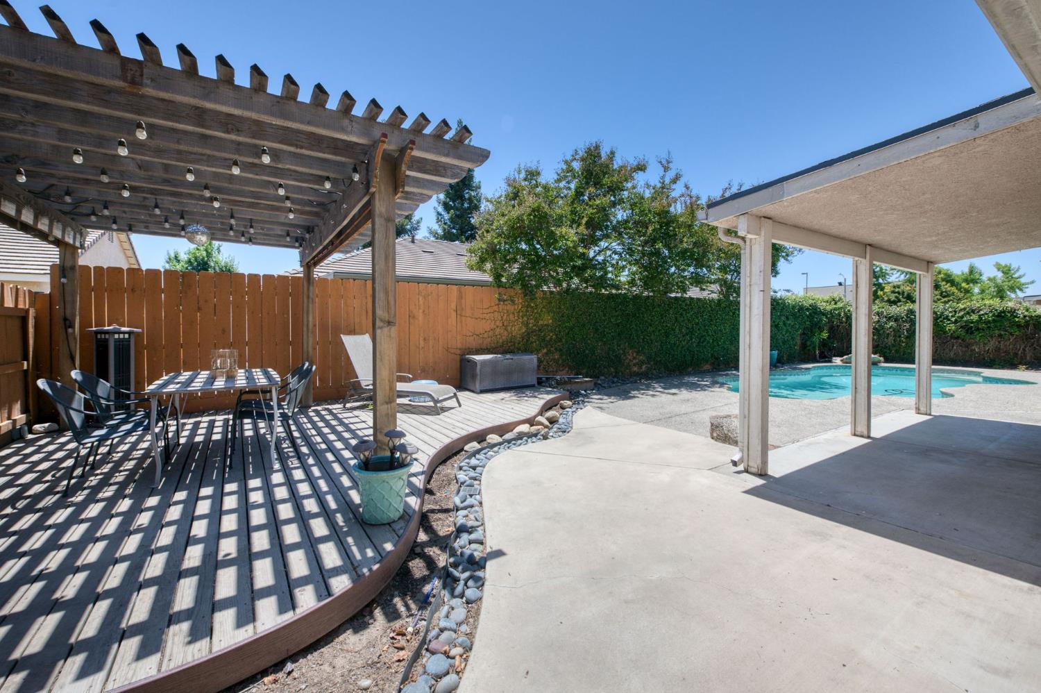 4829 W Cherry Ct, Visalia, CA 93277