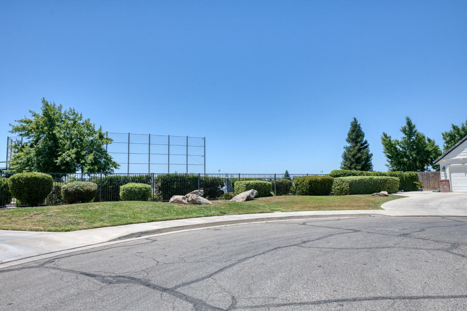4829 W Cherry Ct, Visalia, CA 93277