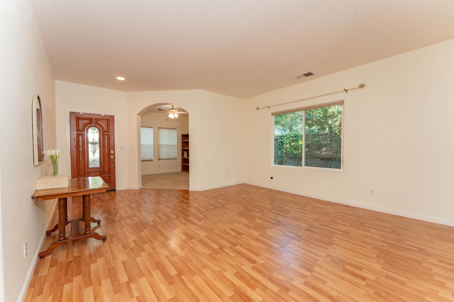 3607 N Mendonca St, Visalia, CA 93291