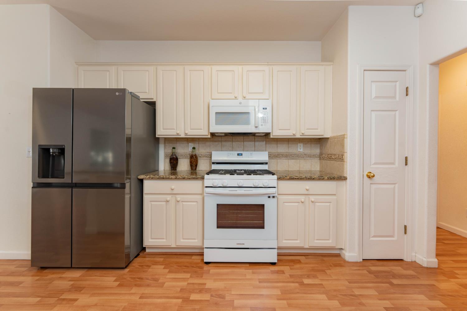3607 N Mendonca St, Visalia, CA 93291