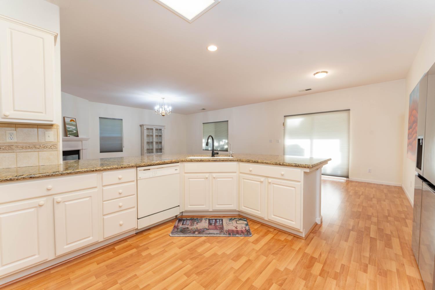 3607 N Mendonca St, Visalia, CA 93291