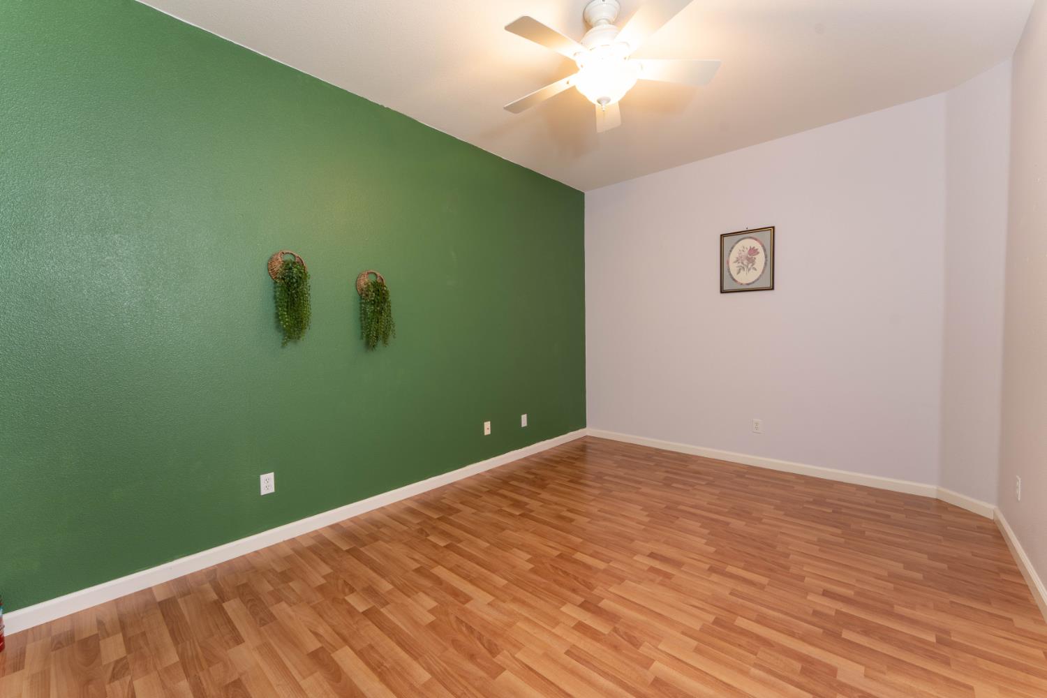 3607 N Mendonca St, Visalia, CA 93291