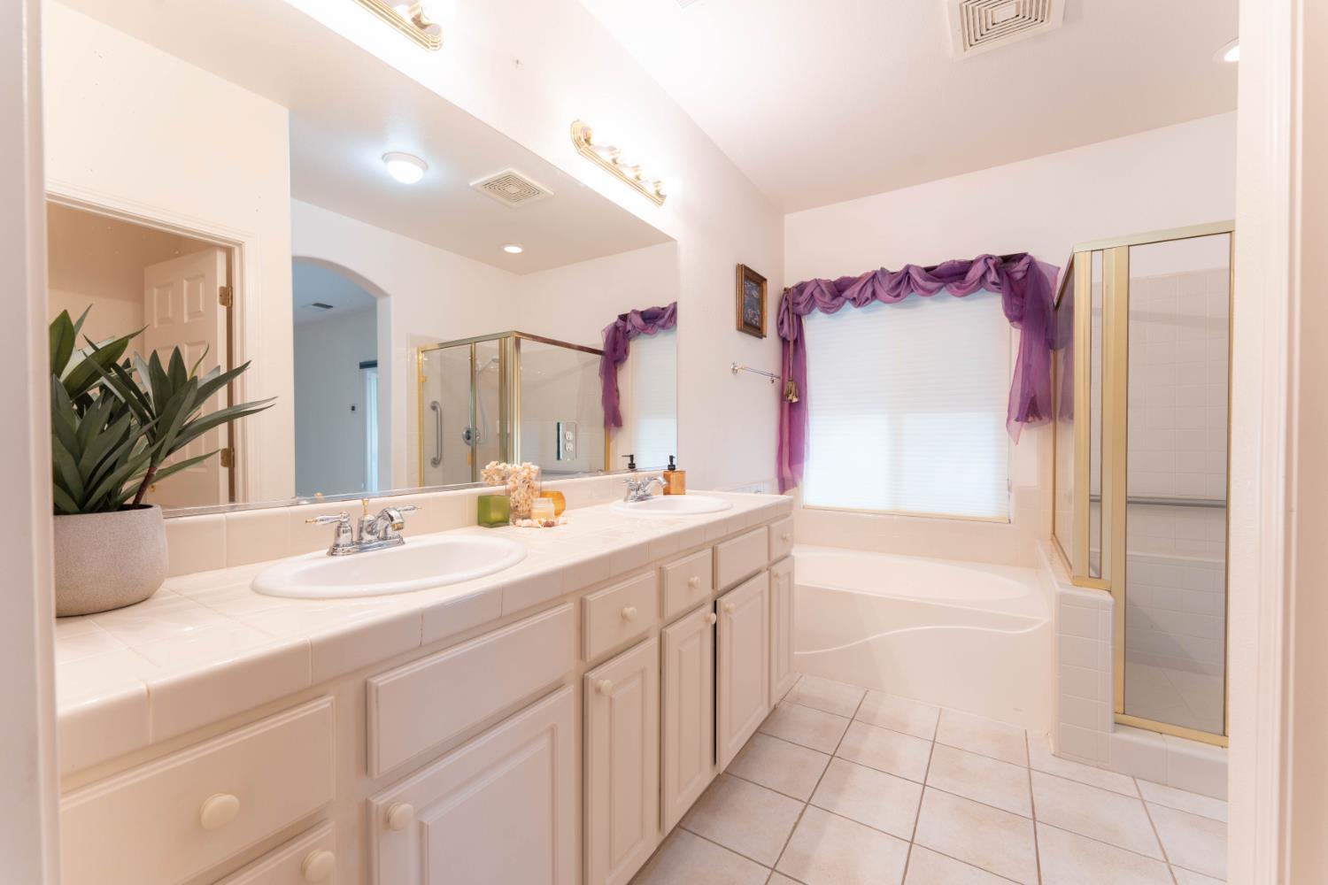 3607 N Mendonca St, Visalia, CA 93291