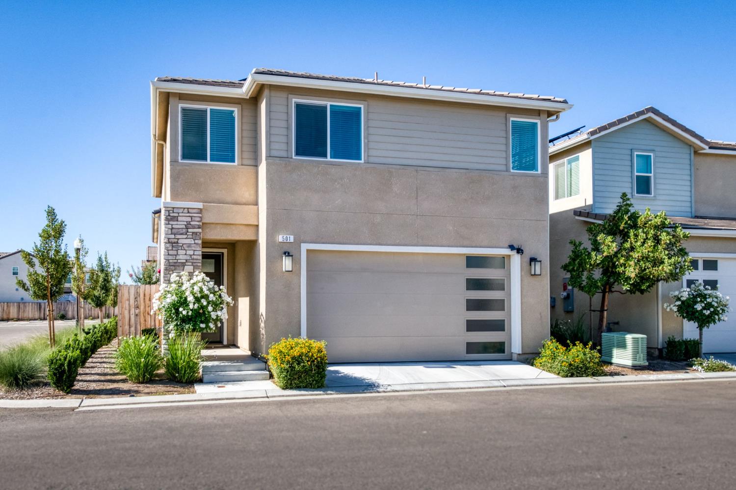 501 Farmhouse Ln, Clovis, CA 93619