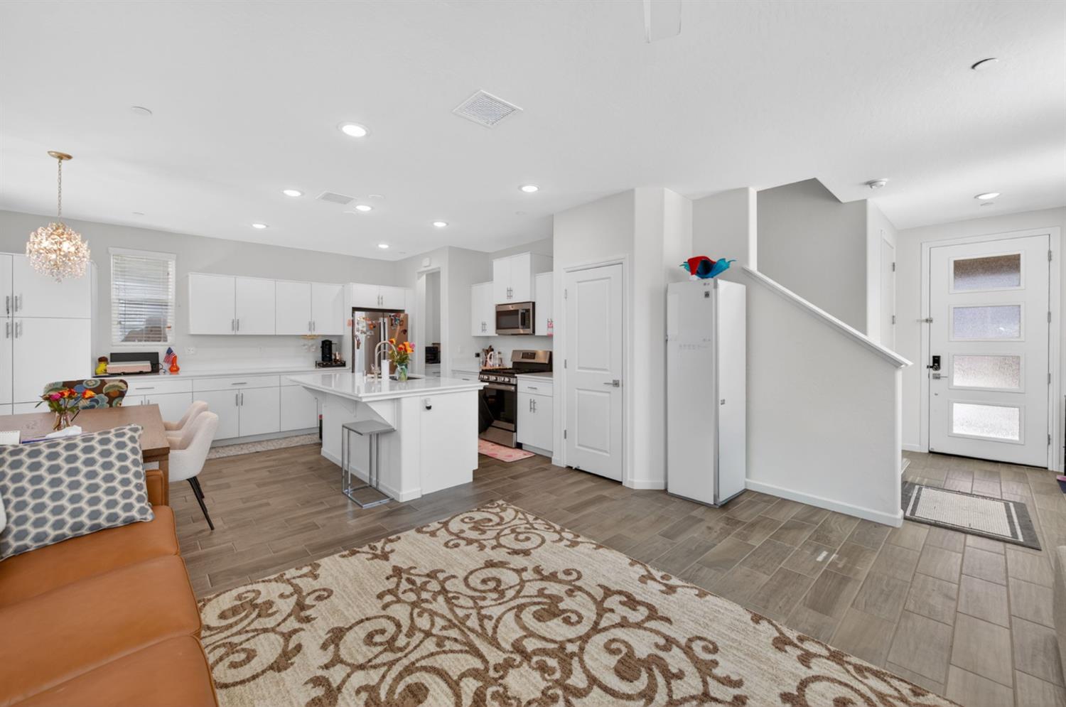 501 Farmhouse Ln, Clovis, CA 93619