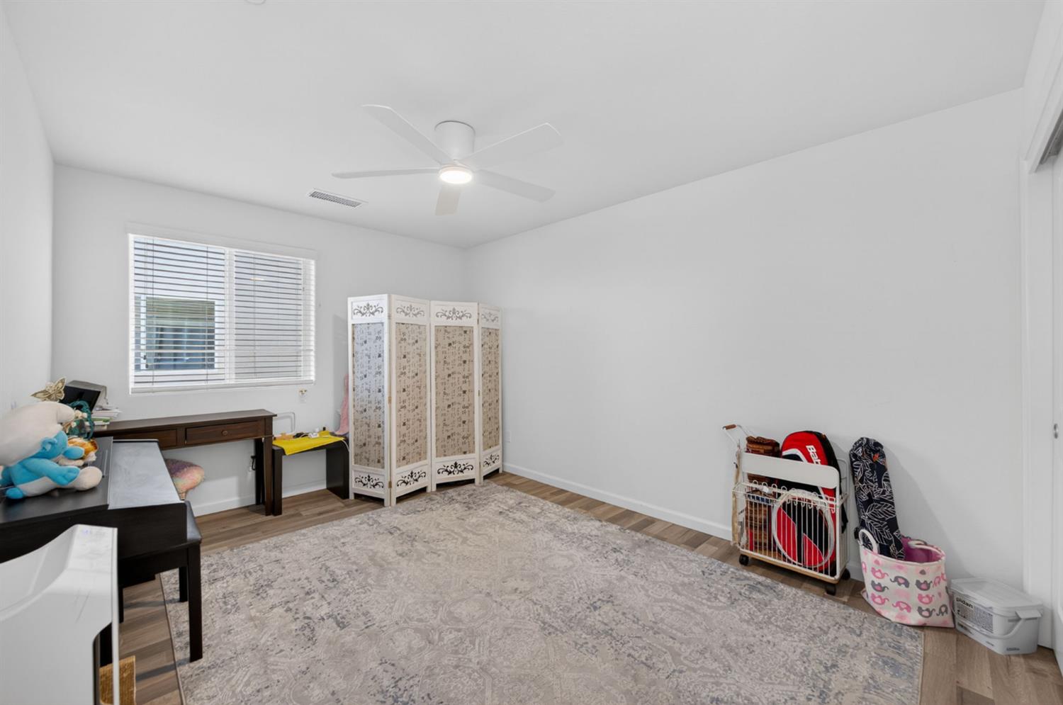 501 Farmhouse Ln, Clovis, CA 93619