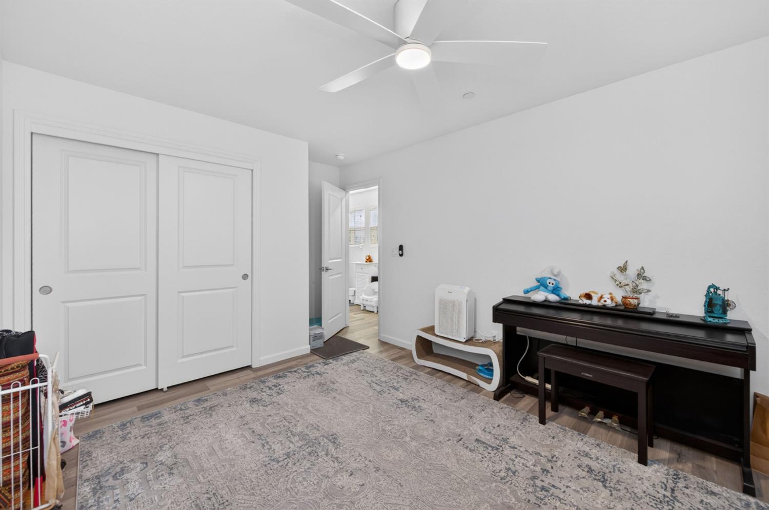 501 Farmhouse Ln, Clovis, CA 93619