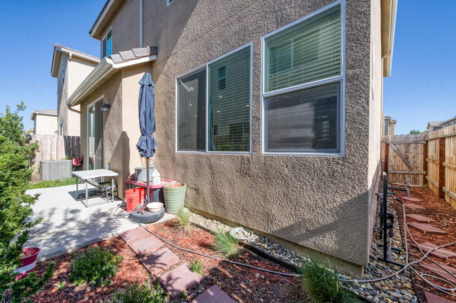 501 Farmhouse Ln, Clovis, CA 93619