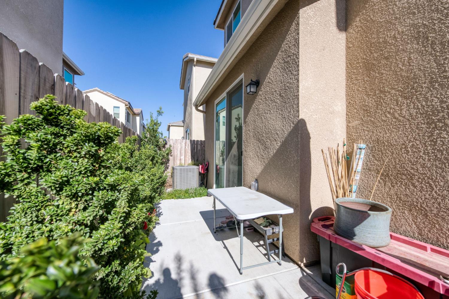 501 Farmhouse Ln, Clovis, CA 93619