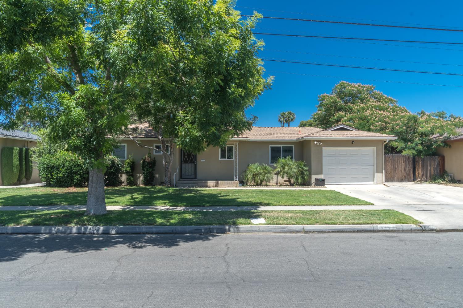 712 W Sussex Way, Fresno, CA 93705
