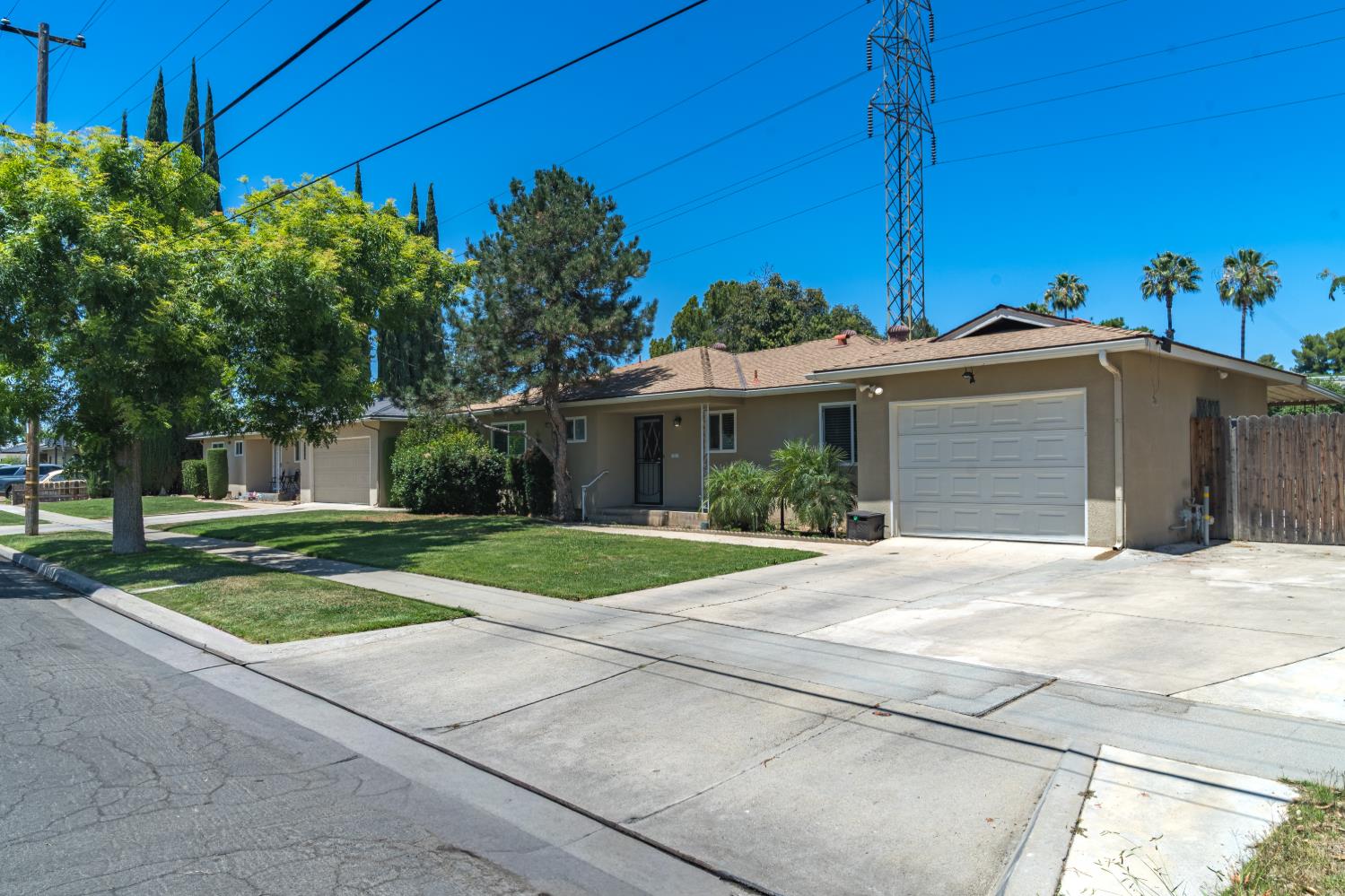 712 W Sussex Way, Fresno, CA 93705