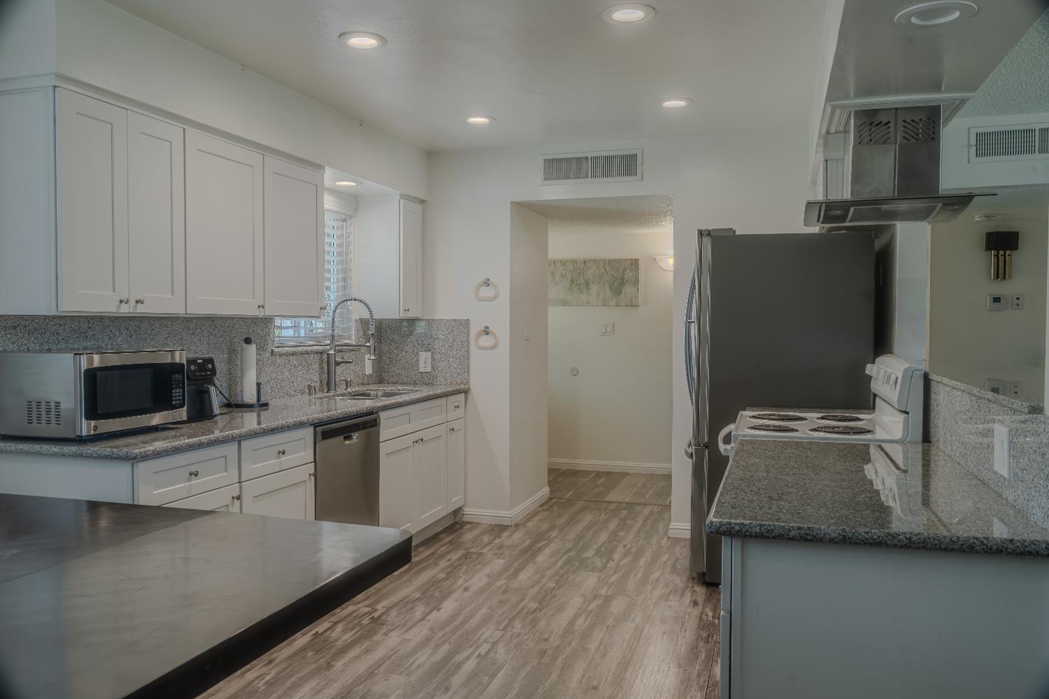 712 W Sussex Way, Fresno, CA 93705